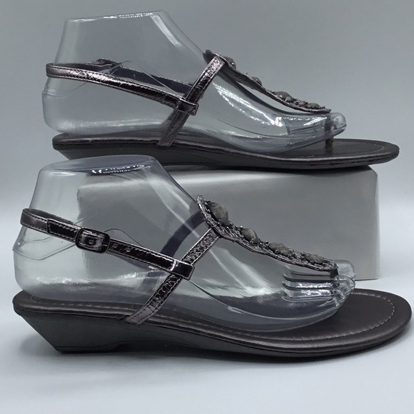 New vintage CL by laundry sandals. - Picture 3 of 6